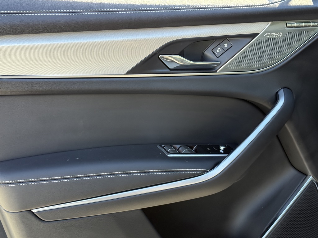 2026 Jaguar F-PACE P250 R-Dynamic S photo 4