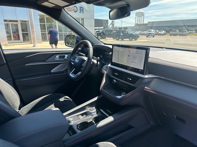 2025 Ford Explorer ST photo 6