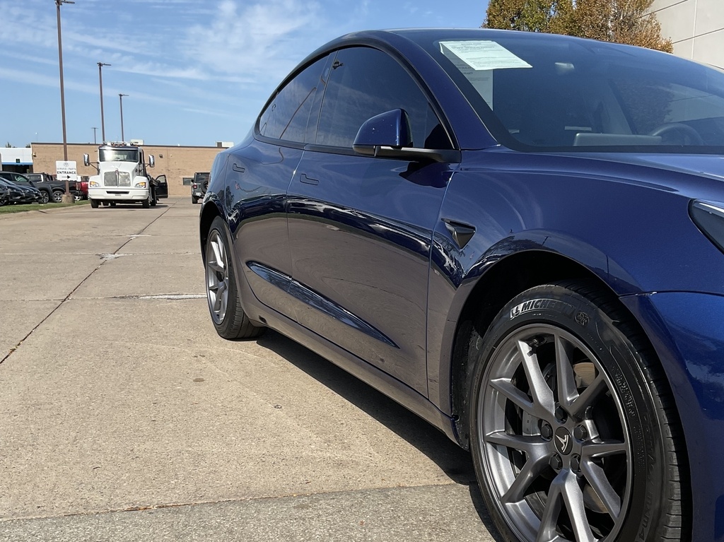 2023 Tesla Model 3 photo 2