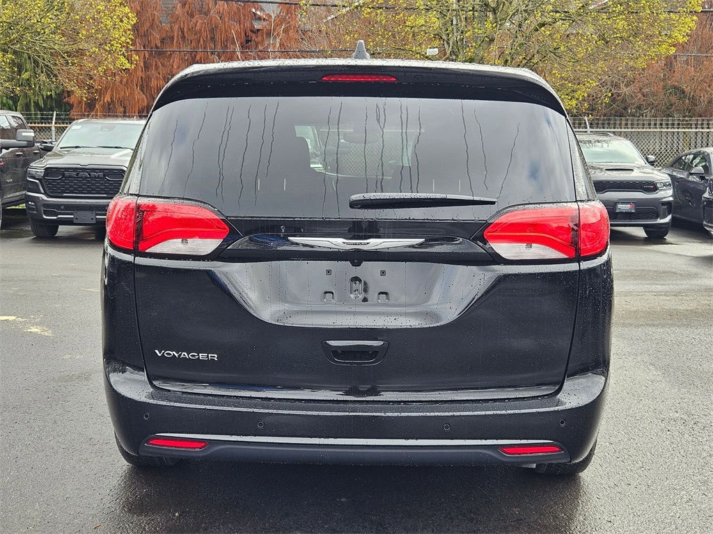 2025 Chrysler Voyager LX photo 6