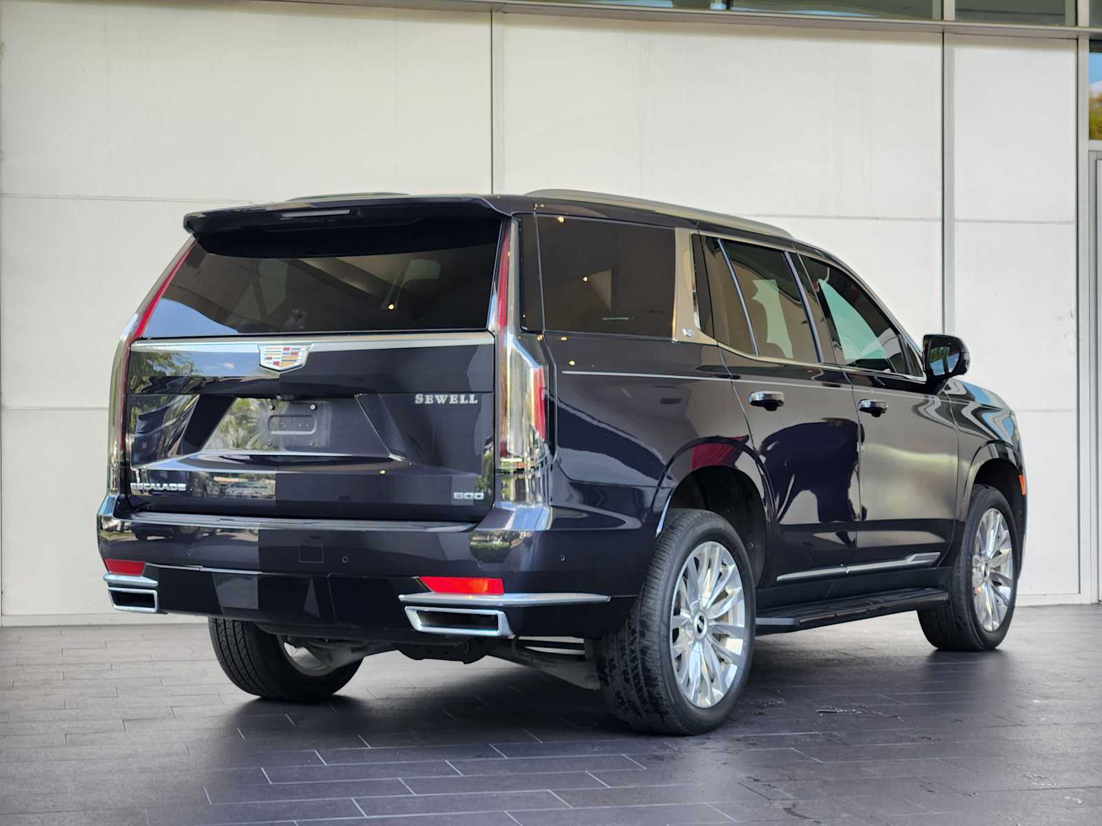 2023 Cadillac Escalade Premium Luxury photo 3