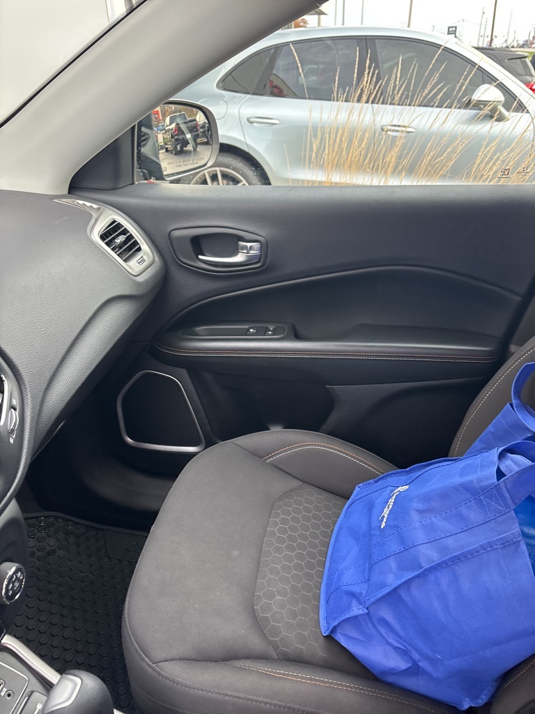 2017 Jeep Compass Sport photo 4