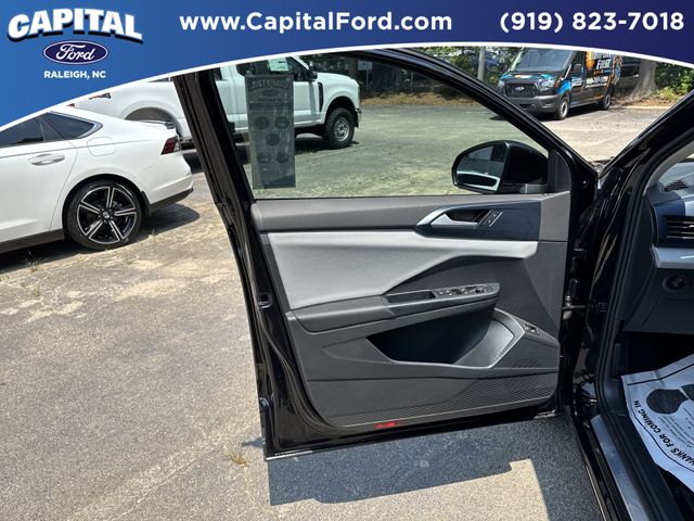 2022 Volkswagen Taos SE photo 17