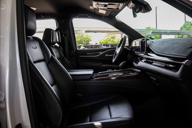2022 Cadillac Escalade Luxury photo 21