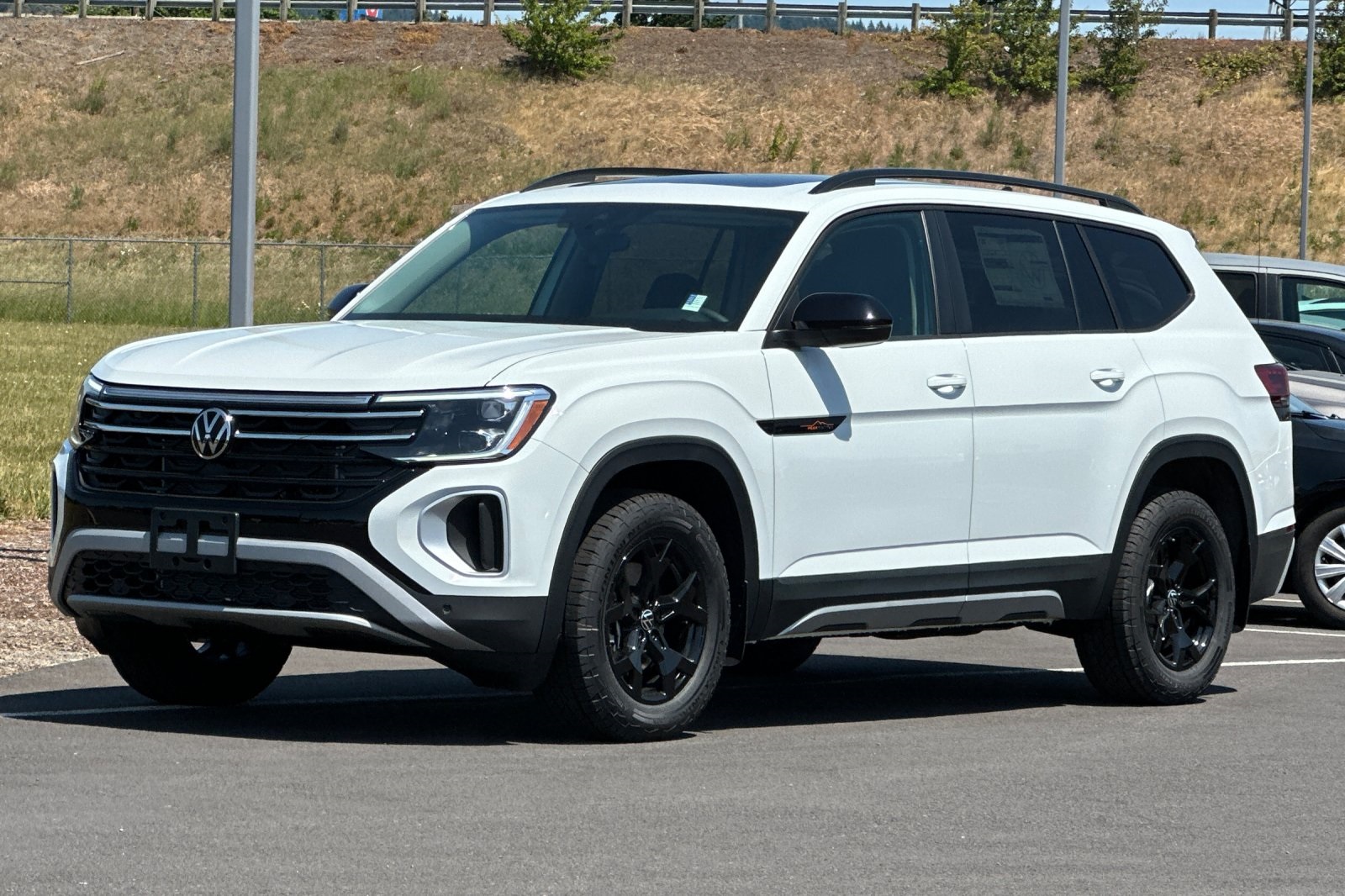 2025 Volkswagen Atlas Peak Edition SE photo 6
