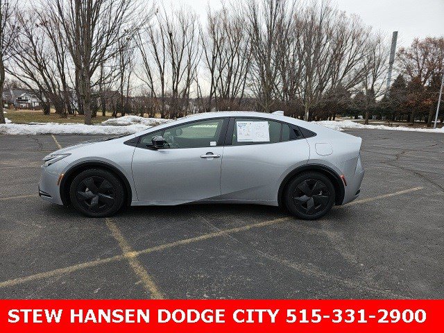 2024 Toyota Prius LE's photo