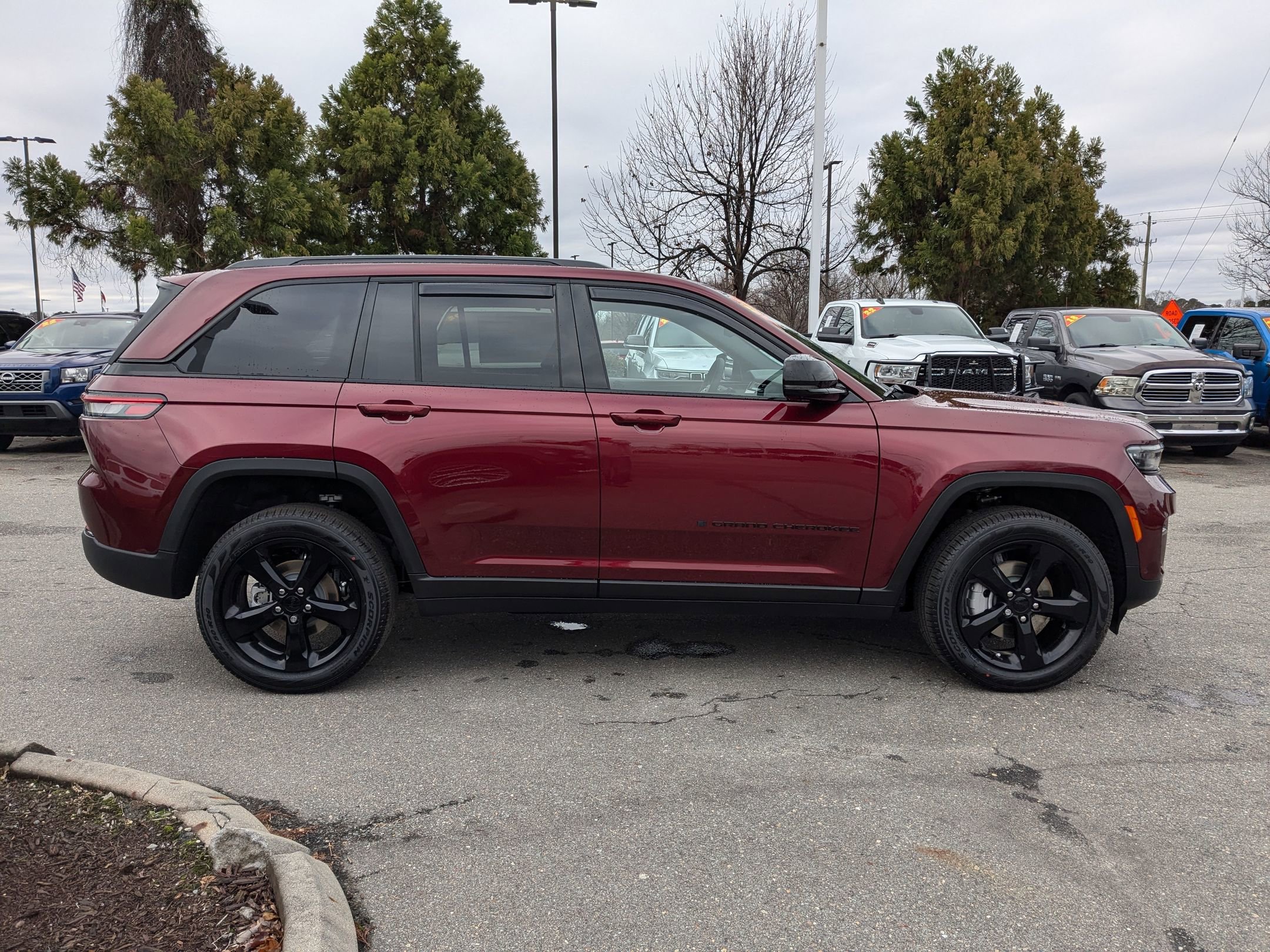 2025 Jeep Grand Cherokee Limited photo 2