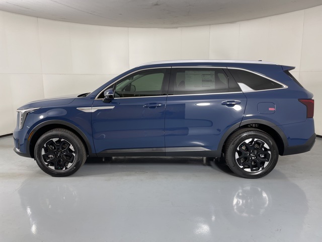 2025 Kia Sorento S photo 2