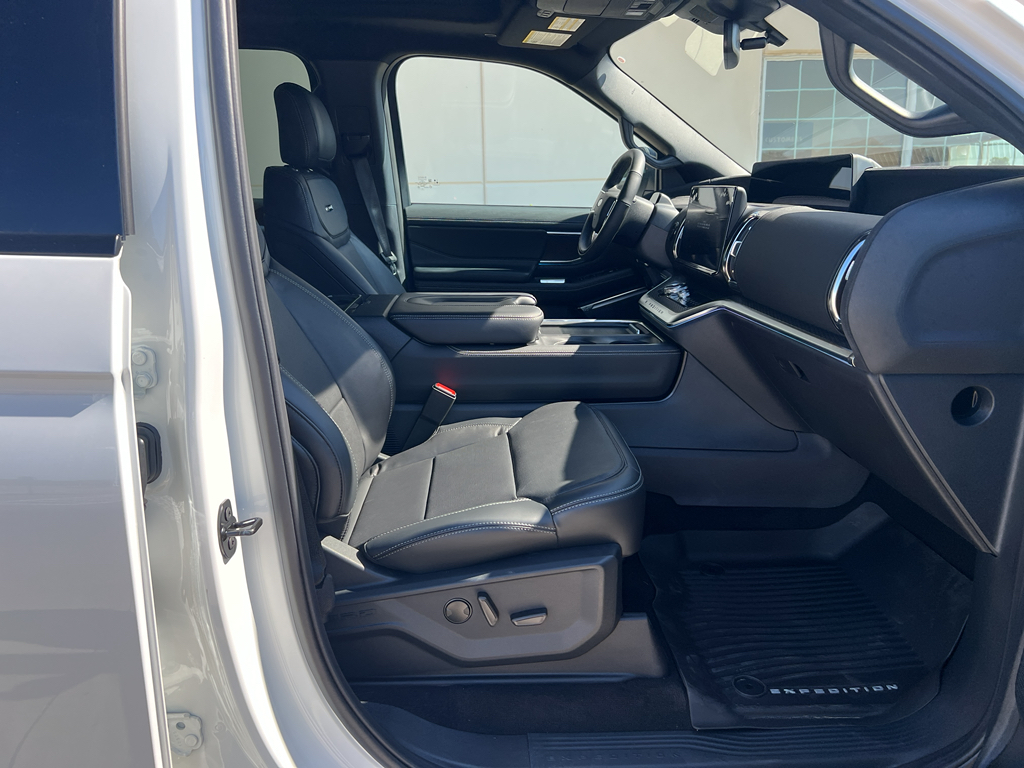 2025 Ford Expedition Platinum photo 30