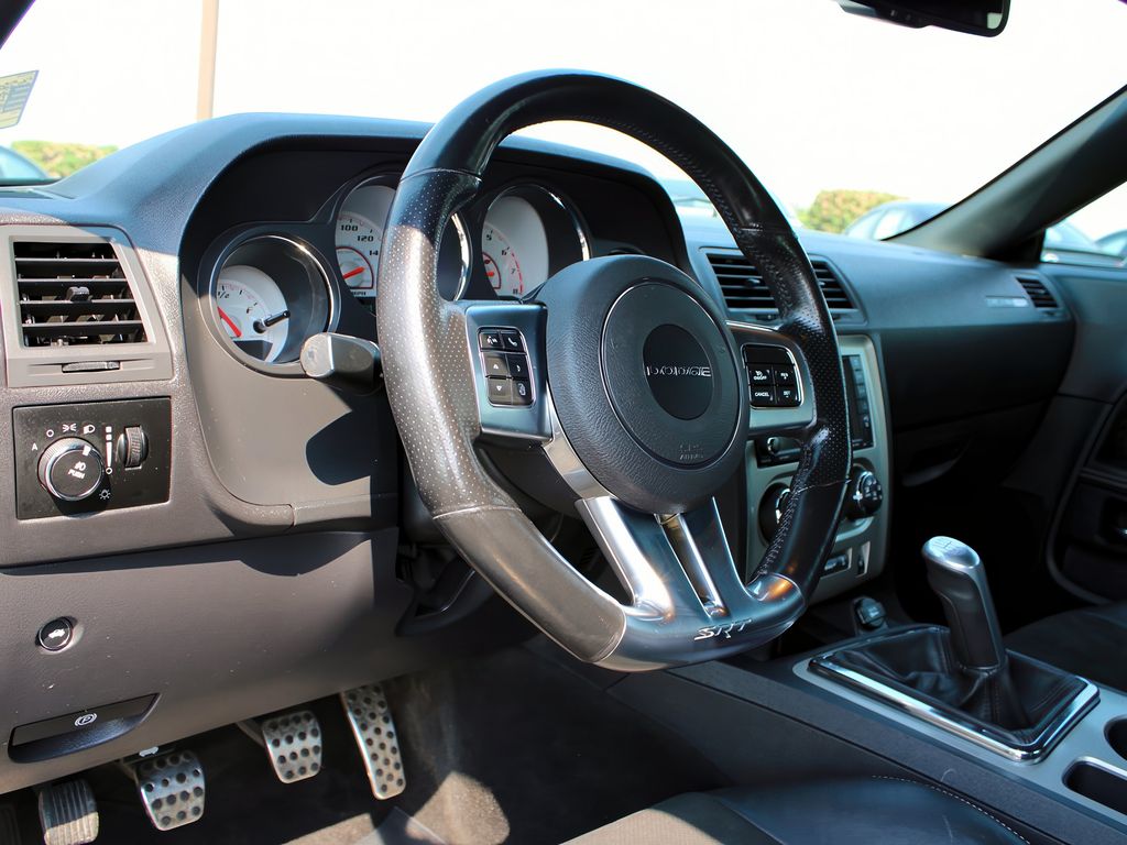 2013 Dodge Challenger SRT8 photo 13