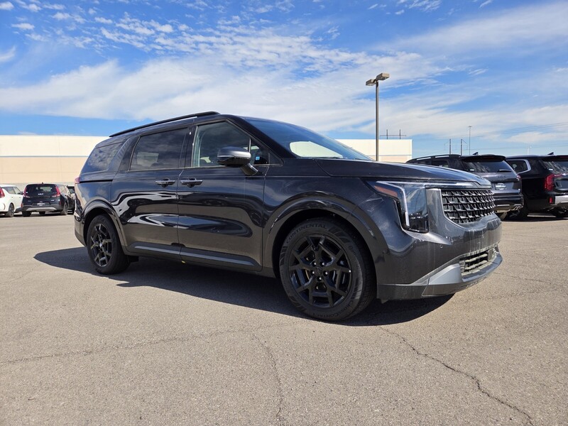 2026 Kia Carnival SX photo 2