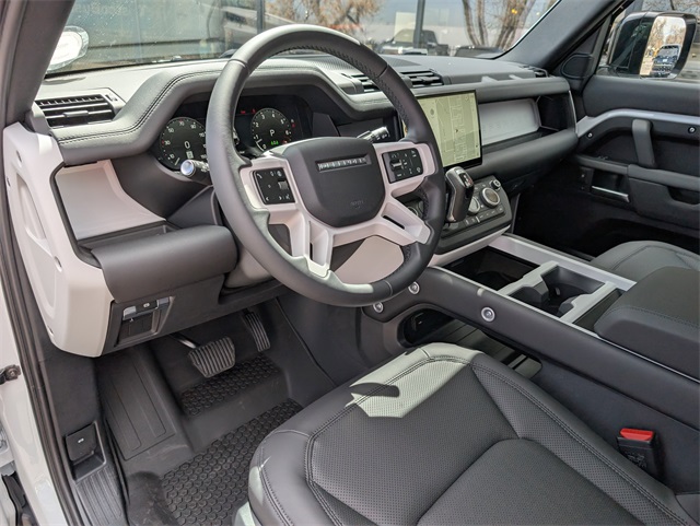 2025 Land Rover Defender 110 S photo 6