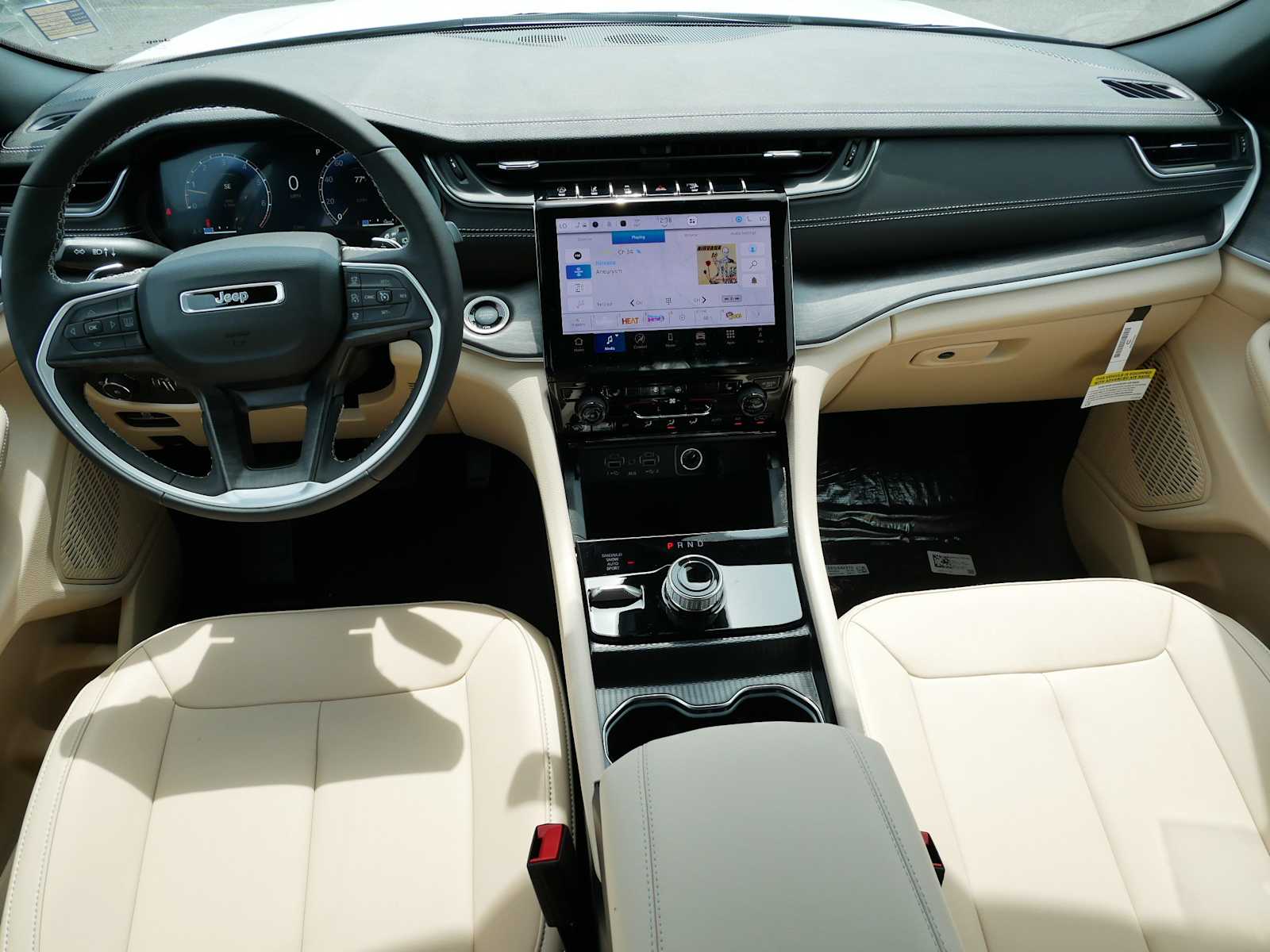 2025 Jeep Grand Cherokee Limited photo 12