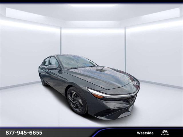 2025 Hyundai Elantra Limited's photo