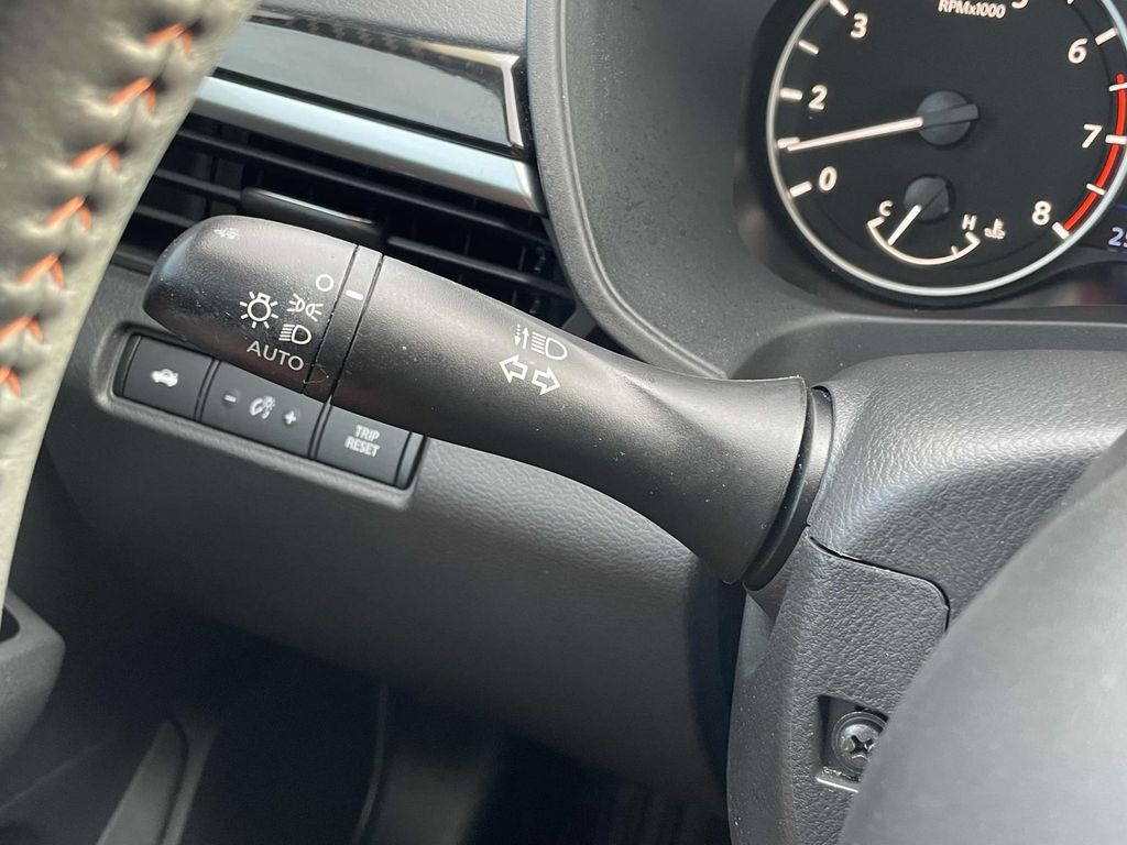 2023 Nissan Altima 2.5 SR photo 13