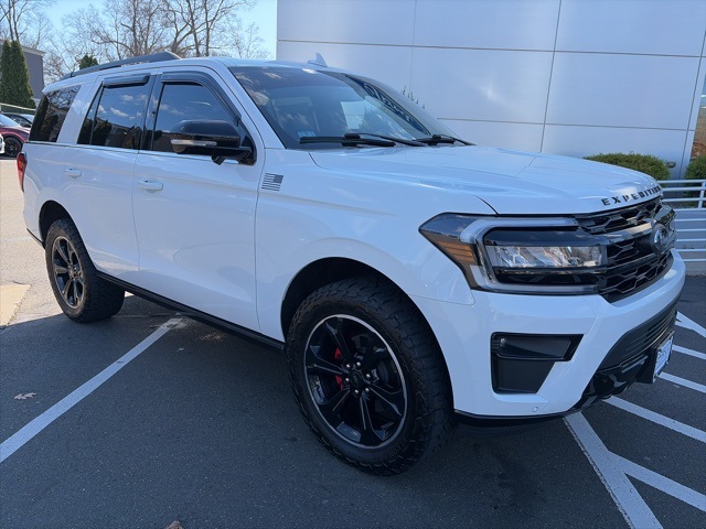 2023 Ford Expedition Limited's photo