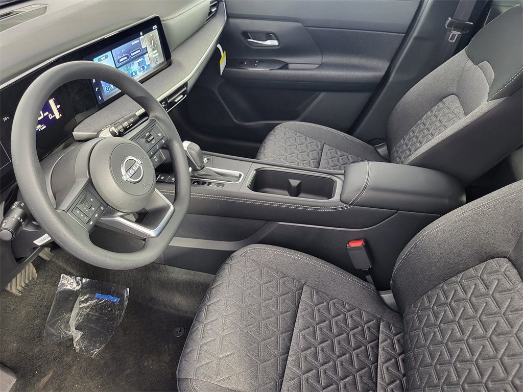 2025 Nissan Kicks SV photo 7