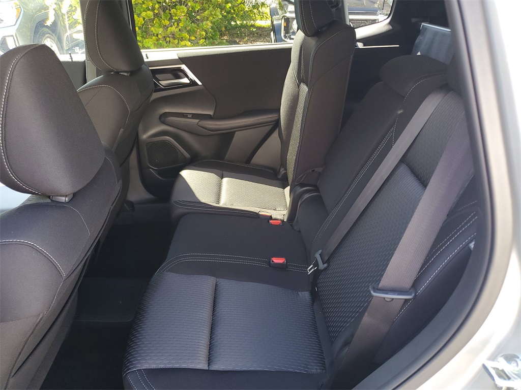 2025 Mitsubishi Outlander PHEV ES photo 11