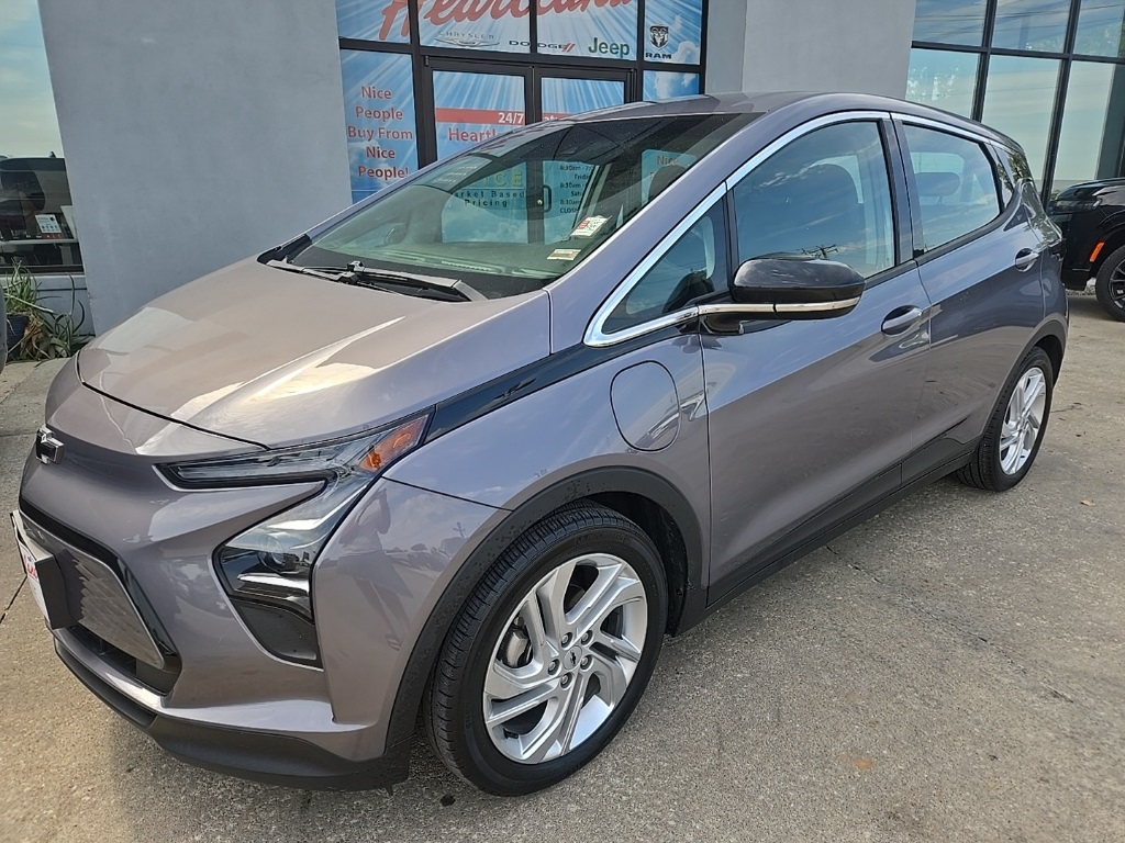 Used 2022 Chevrolet Bolt EV LT with VIN 1G1FW6S01N4111111 for sale in Kansas City