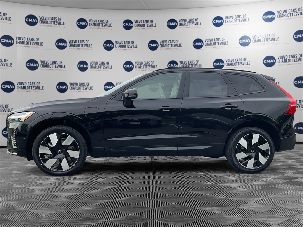 2025 Volvo XC60 Recharge Hybrid T8 Plus photo 2