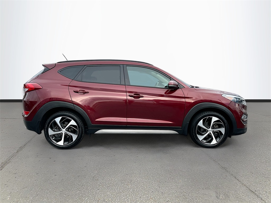 2017 Hyundai Tucson Value photo 2