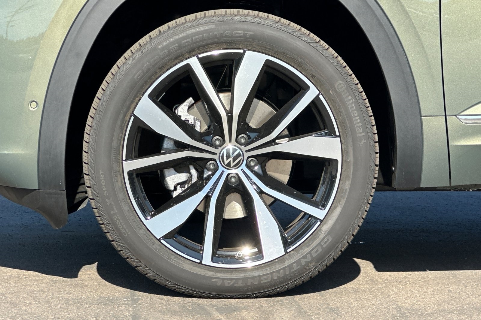 2026 Volkswagen Atlas Cross Sport SEL Premium R-Line photo 23