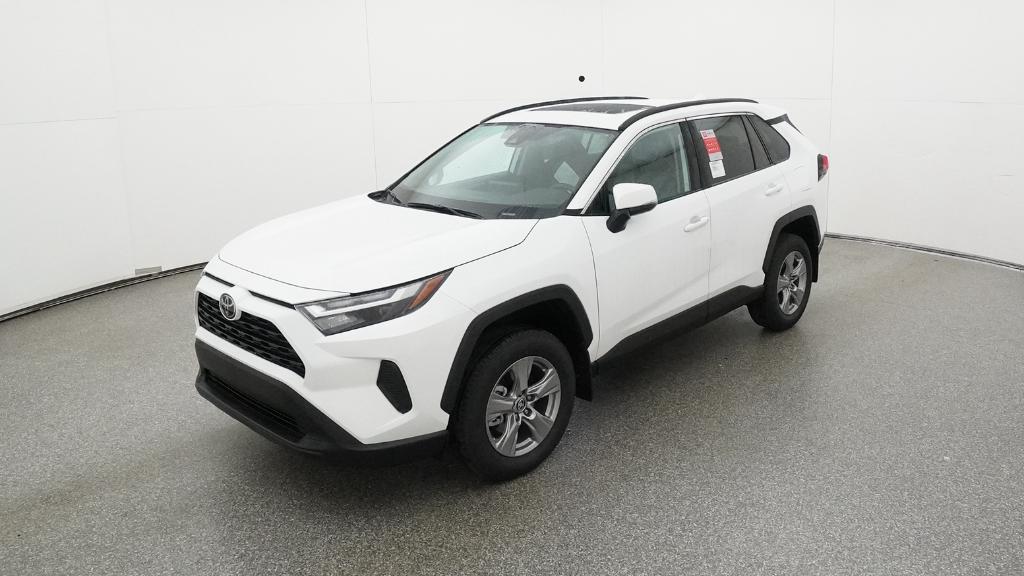 2025 Toyota RAV4 XLE's photo