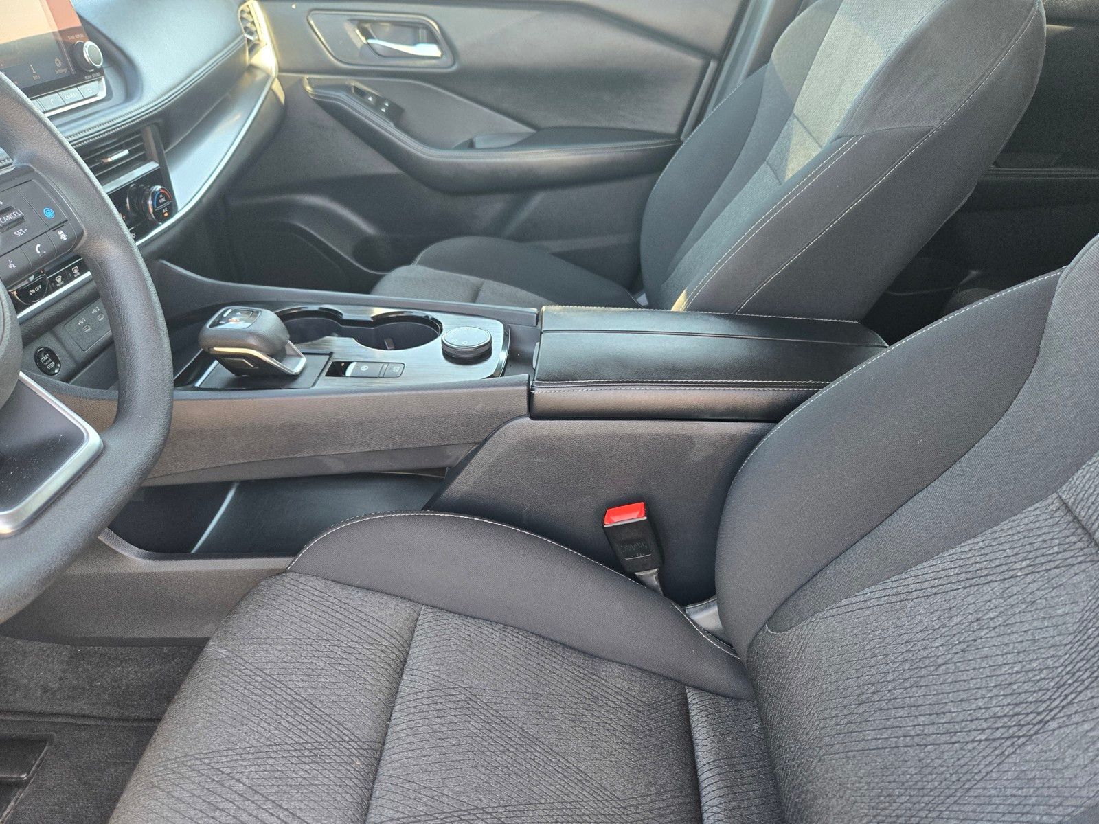 2024 Nissan Rogue SV photo 14