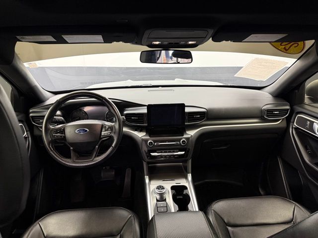 2020 Ford Explorer XLT photo 2