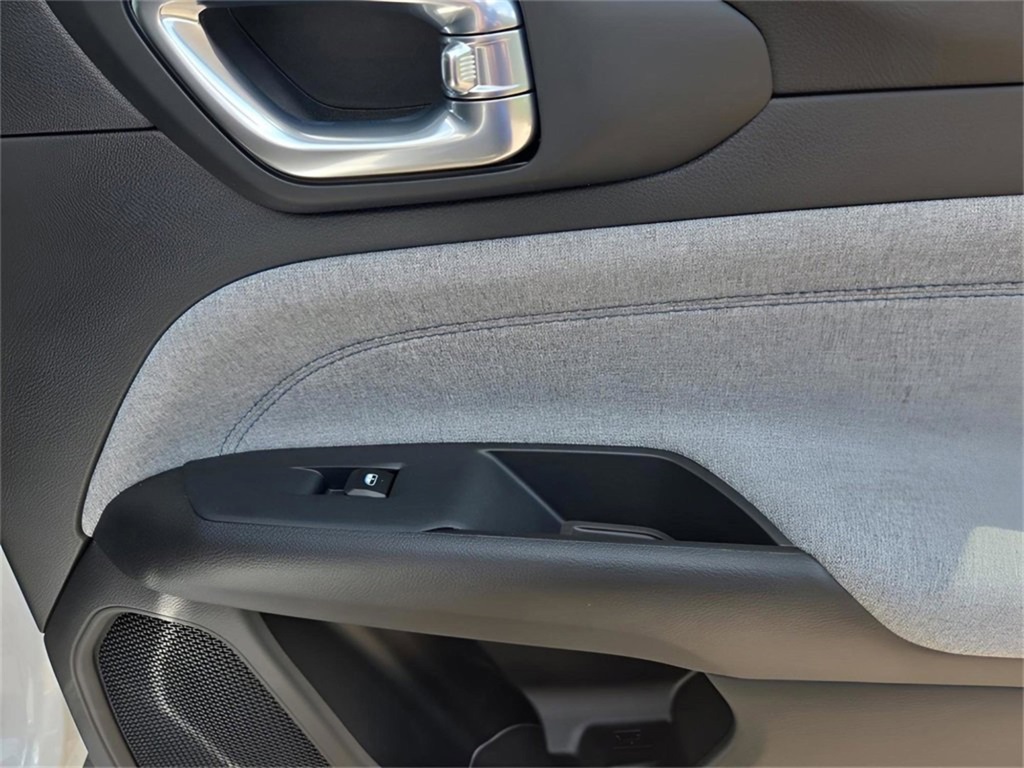2025 Jeep Compass Latitude photo 37