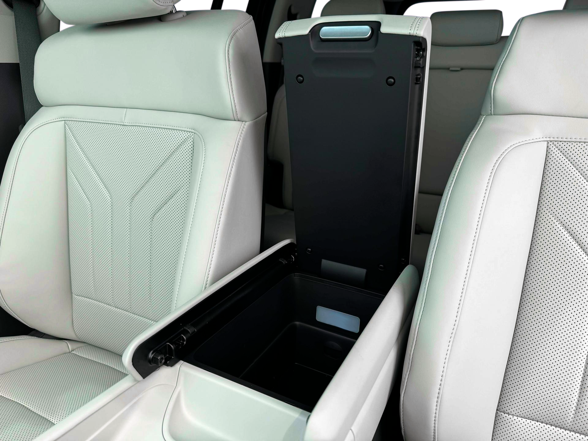 New 2025 White Hyundai SEL image 18