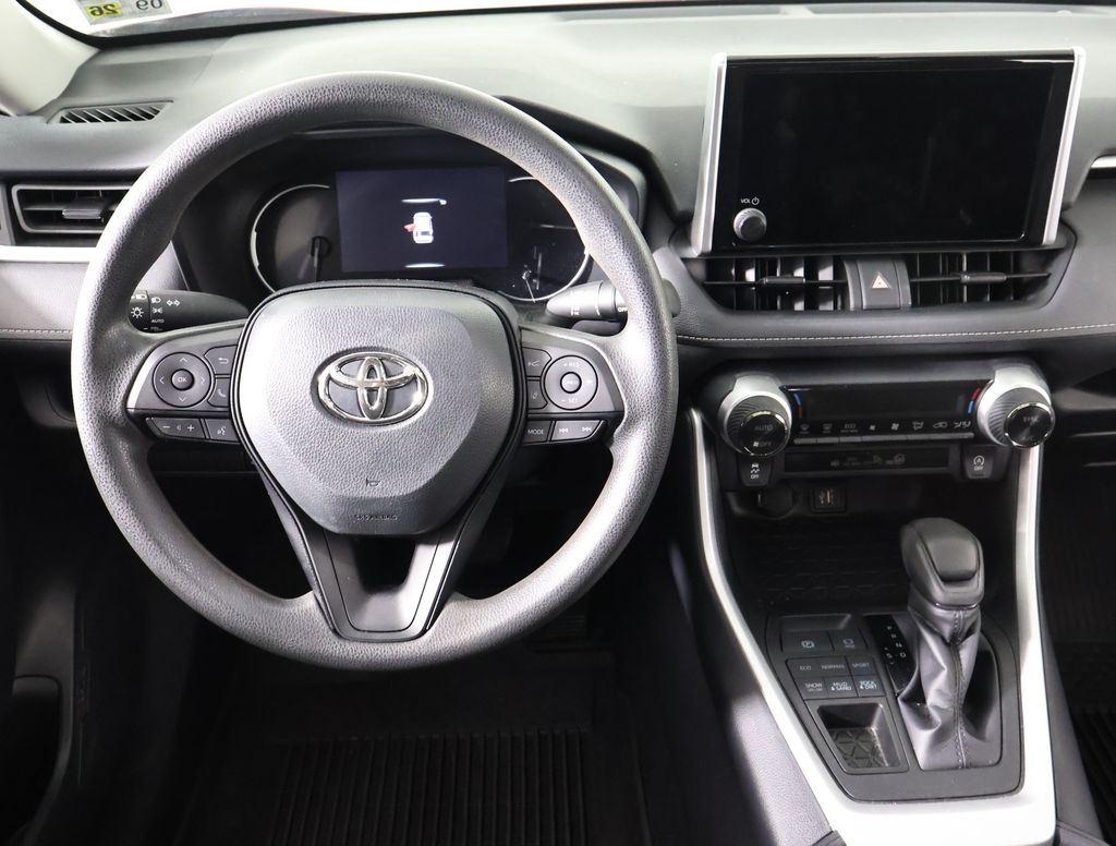 2024 Toyota RAV4 XLE photo 12