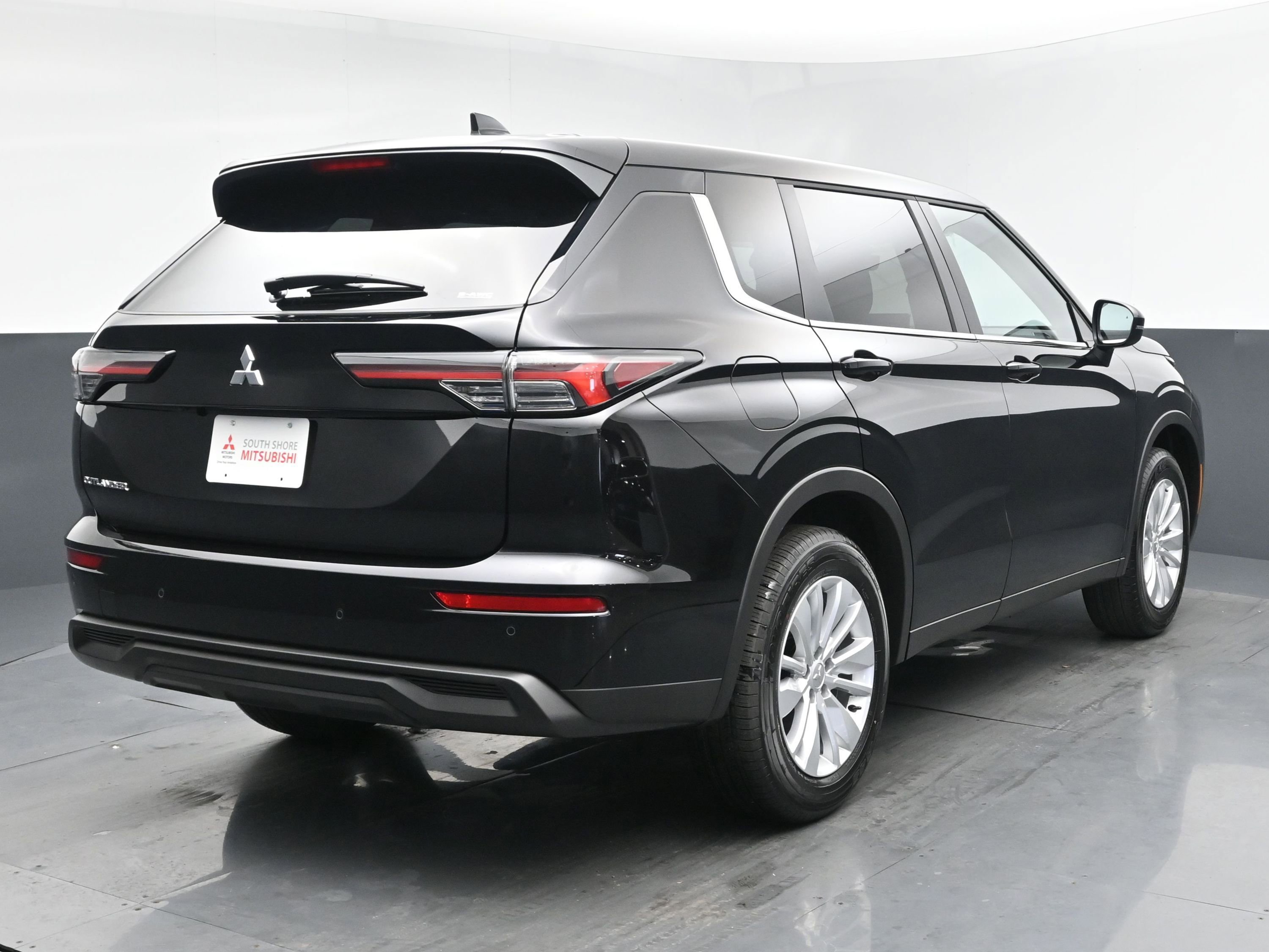 2025 Mitsubishi Outlander ES photo 21