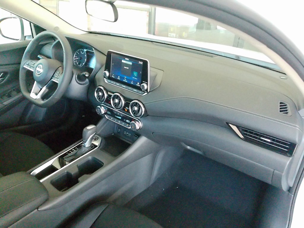 2025 Nissan Sentra SV photo 13