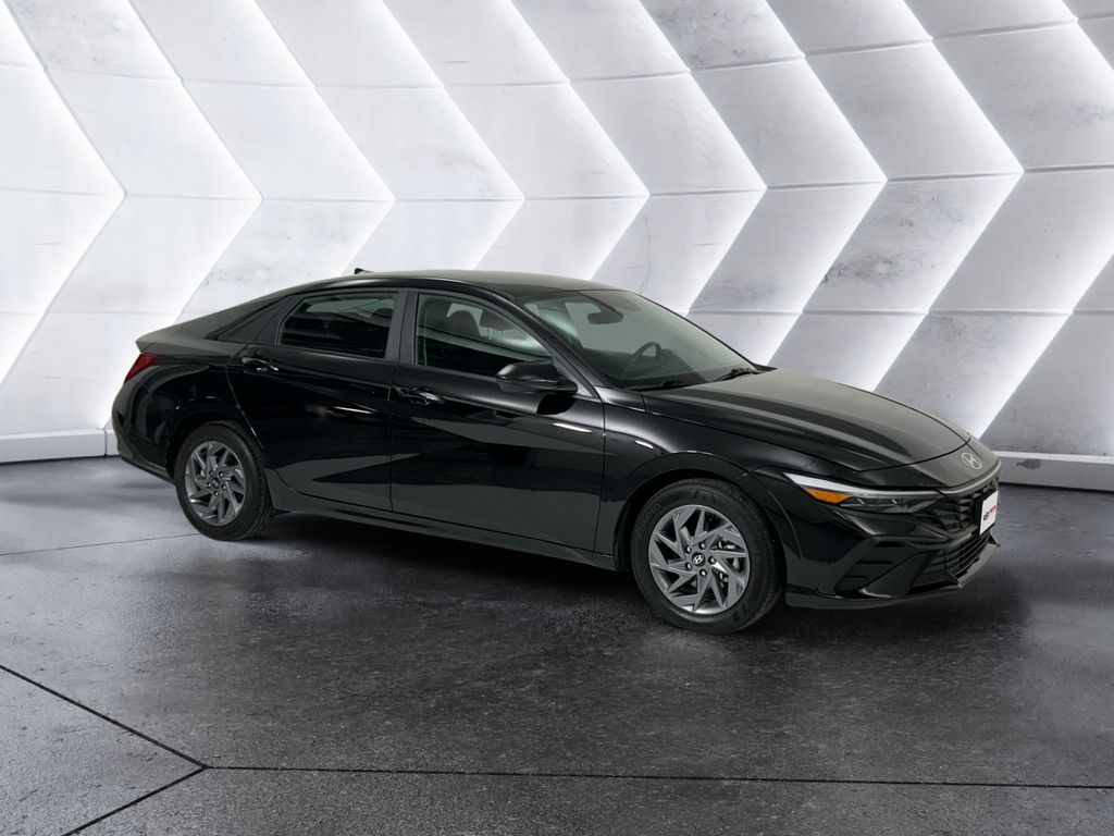 2024 Hyundai Elantra SEL's photo