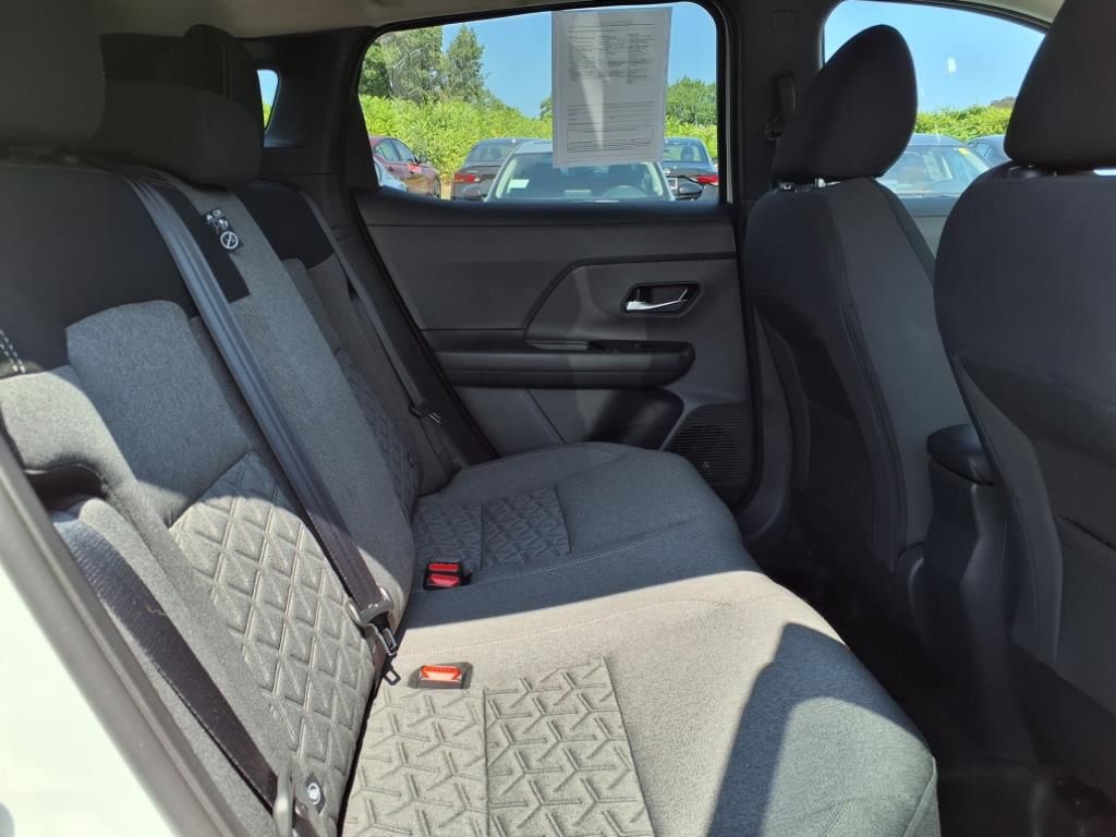 2025 Nissan Kicks SV photo 4