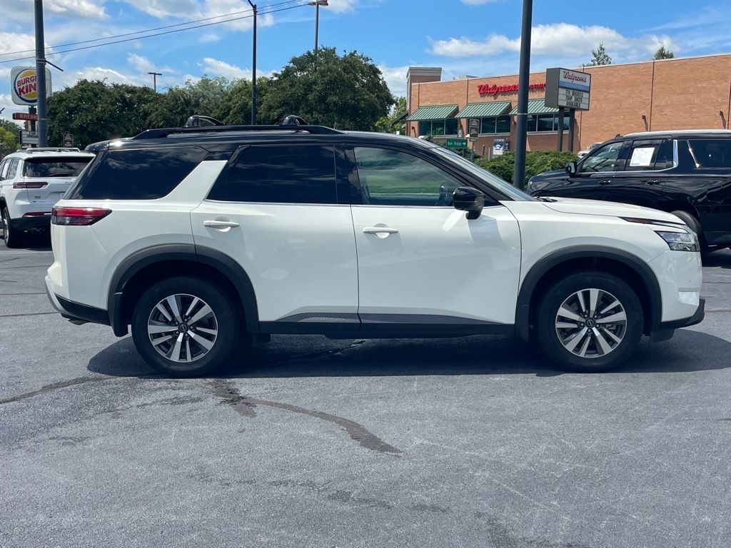2024 Nissan Pathfinder SL photo 7