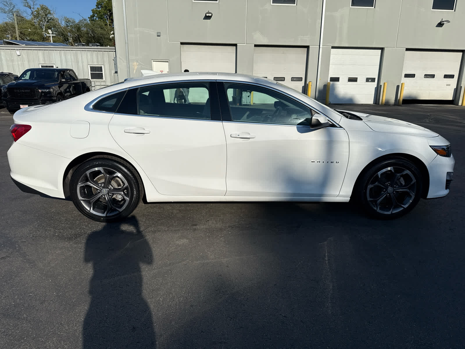 2022 Chevrolet Malibu 1LT photo 2