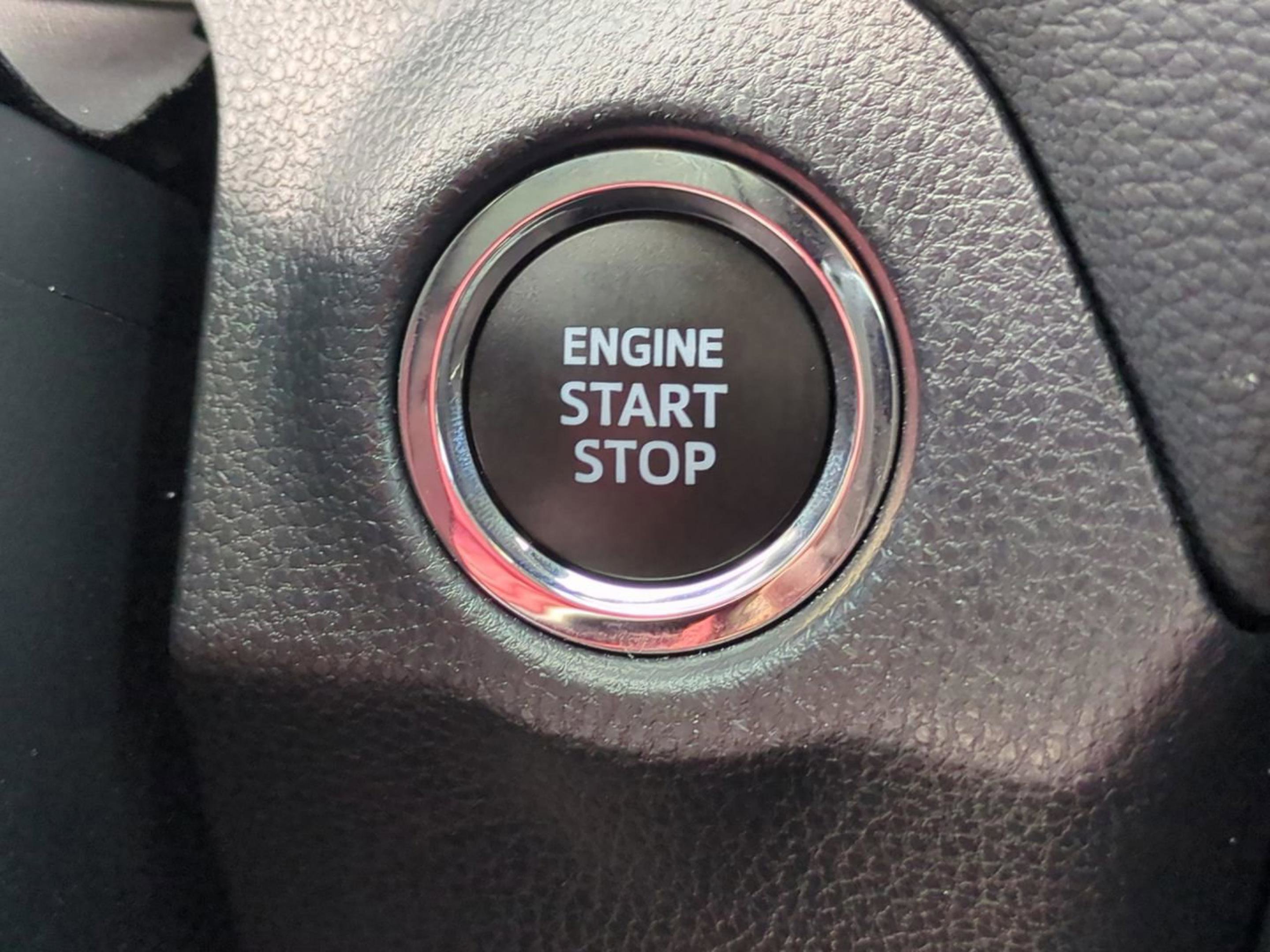 2024 Toyota RAV4 XLE photo 29