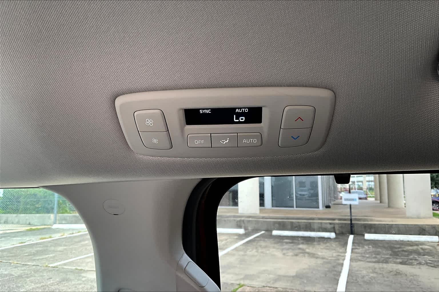 2022 Kia Carnival EX photo 30