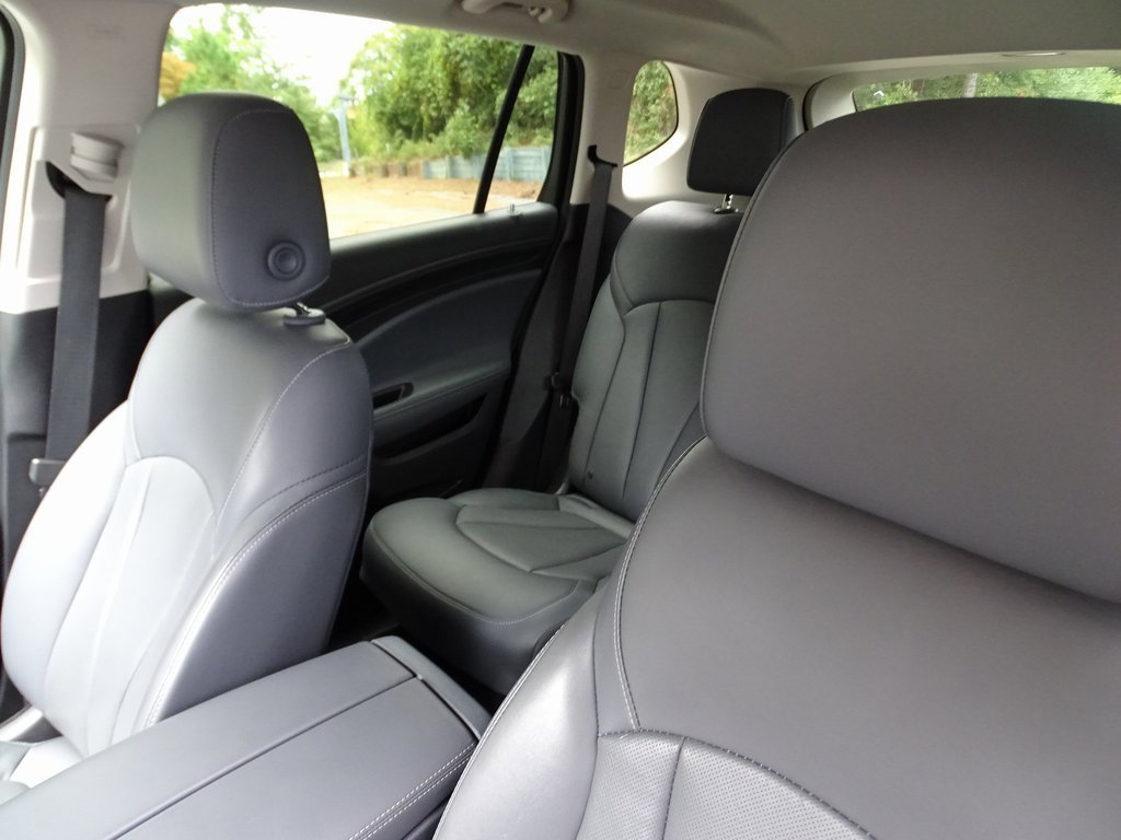 2019 Buick Envision Essence photo 18