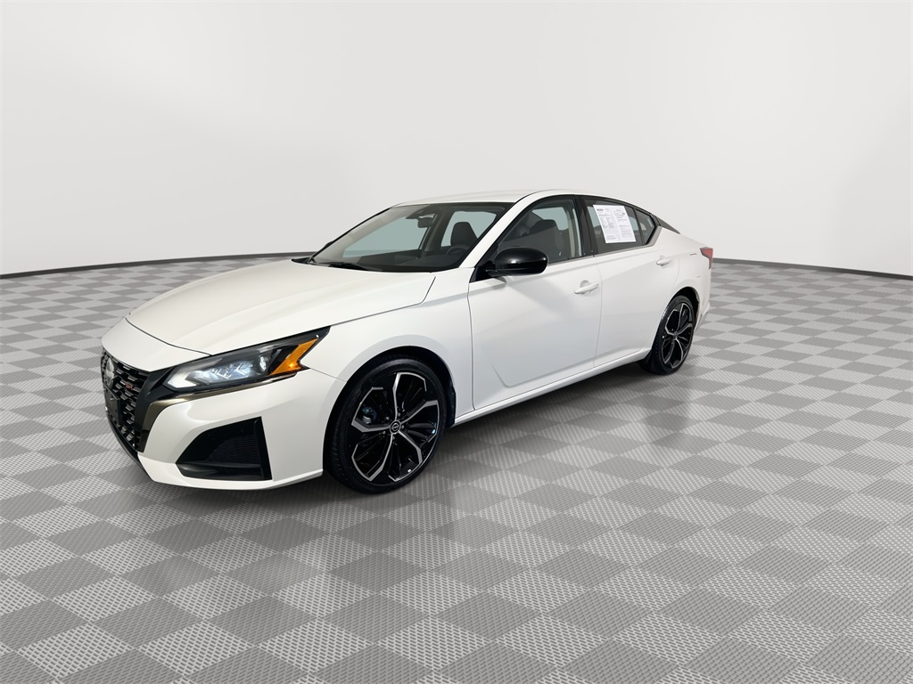 2023 Nissan Altima 2.5 SR photo 3