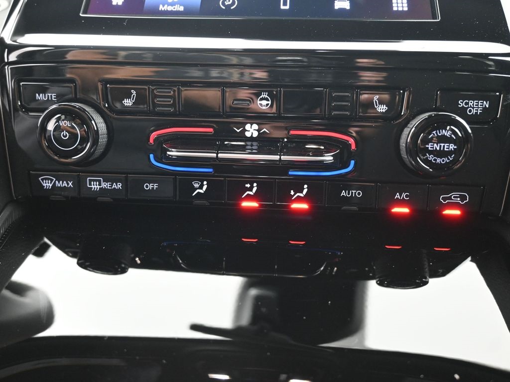 2025 Jeep Grand Cherokee Laredo photo 3