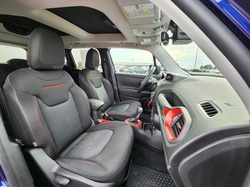 2016 Jeep Renegade Trailhawk photo 11