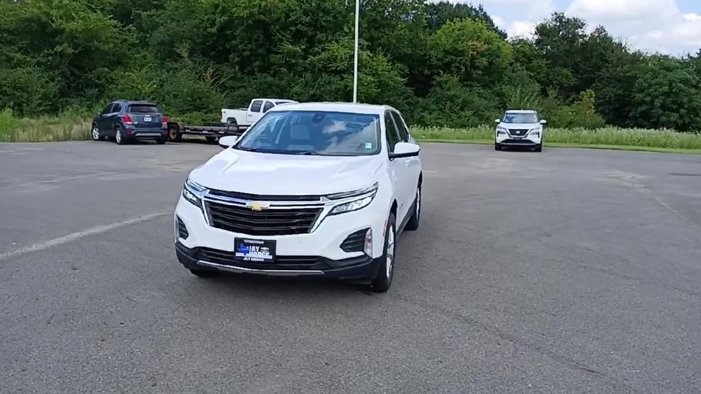 2024 Chevrolet Equinox LT photo 3