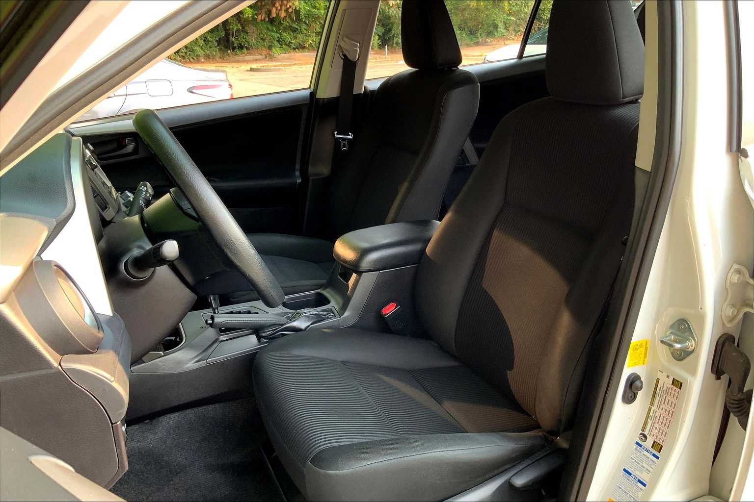 Image 6 of Pre-Owned 2018 Toyota RAV4 LE