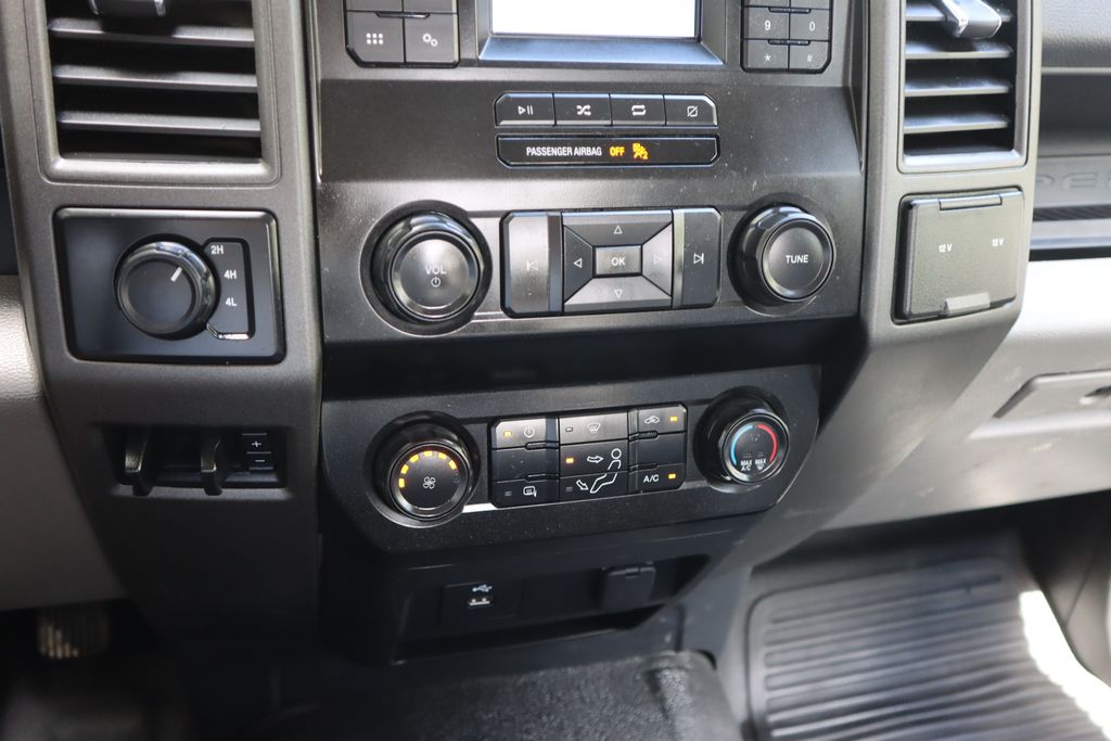 2022 Ford F-550 photo 9