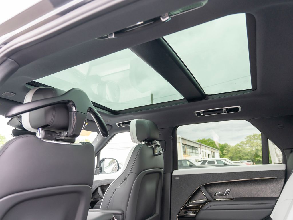 2025 Land Rover Range Rover Sport SE photo 21