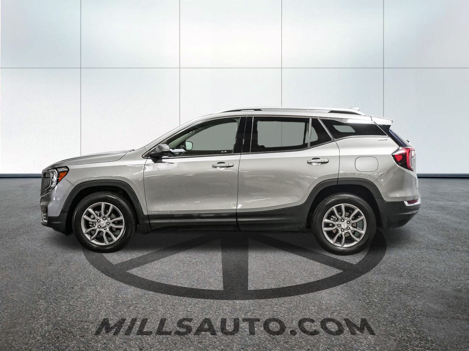 2024 Gmc Terrain SLT photo 2