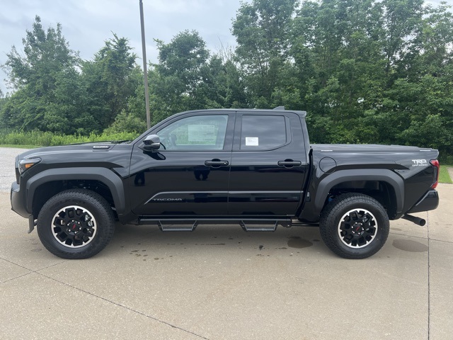 2025 Toyota Tacoma TRD Off-Road Double Cab photo 2